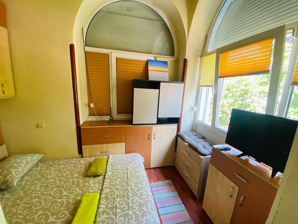 Central 2 Bedrooms Apartment Brasov Bagian luar foto